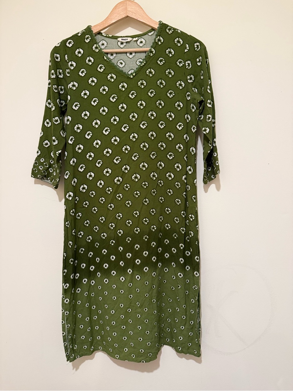 Max Olive Green V-Neck Printed Midi Dress